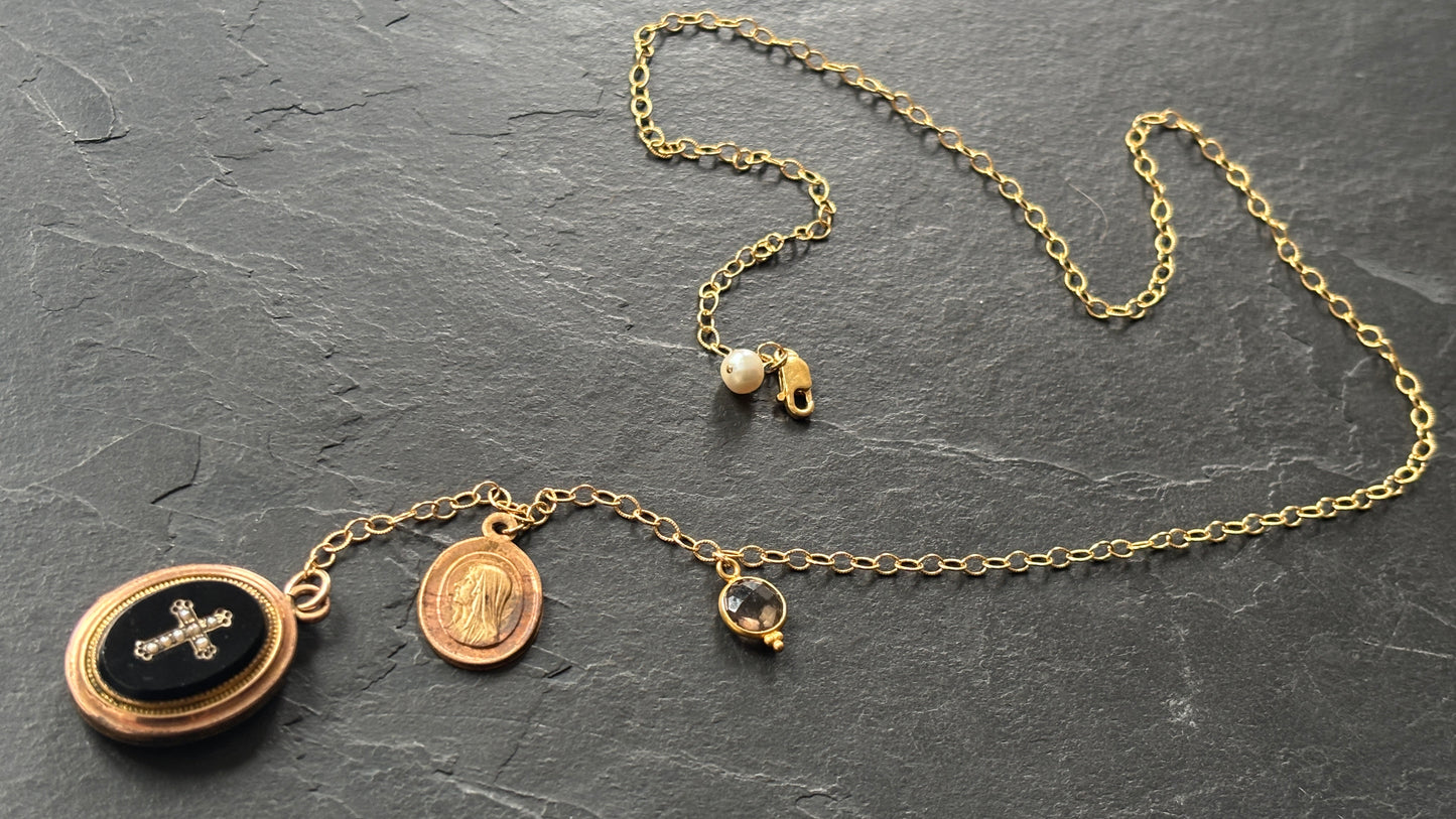 Collier lasso, médaillon Napoléon III, quartz et perle