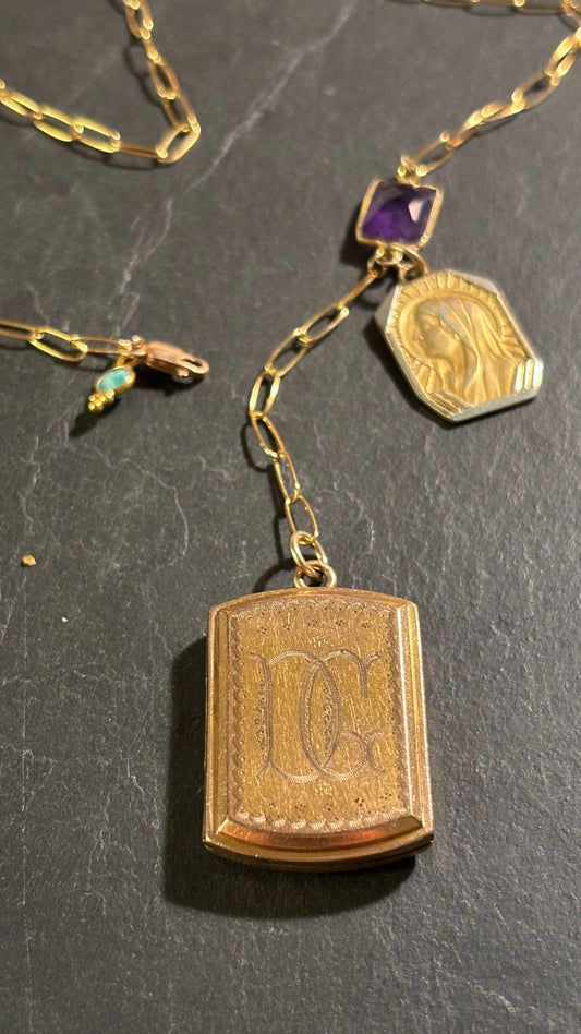 Collier lasso , améthyste et médaille à secret initiales DG. - blissparis