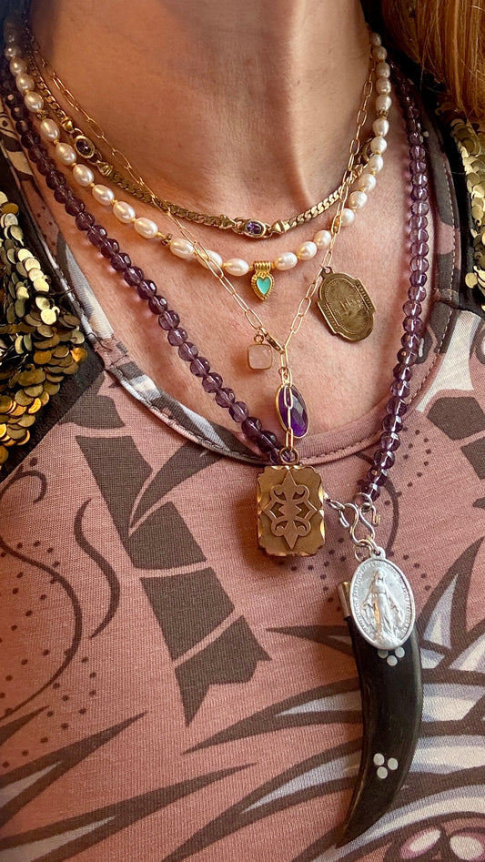 Collier de perles upcyclees sur fil de soie jaune - blissparis