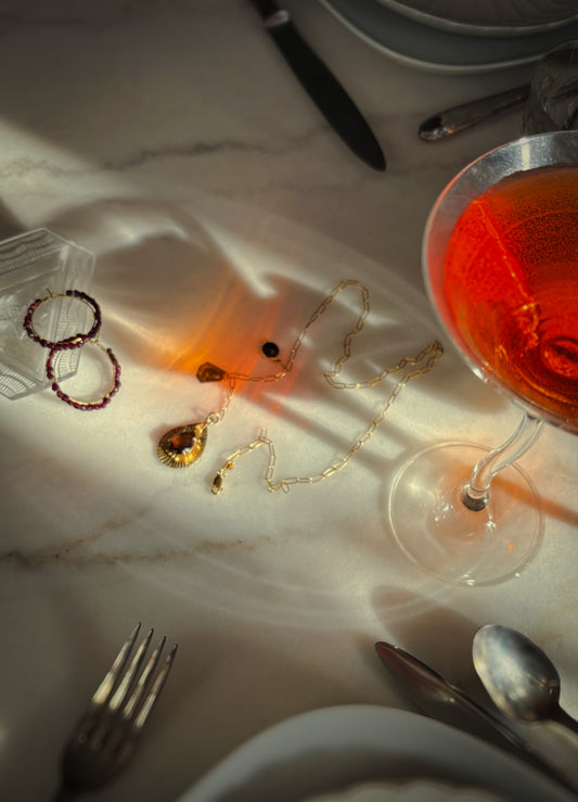 Collier lasso médaillon 70, médaille de Ste Thérèse et quartz cognac - blissparis