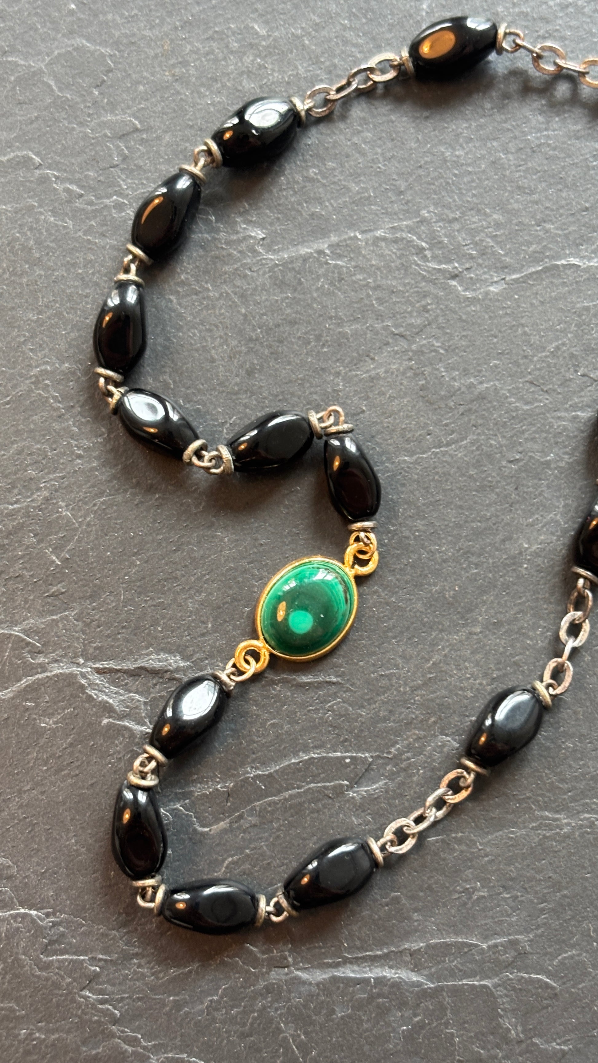 Collier chapelet noir et malachite - blissparis