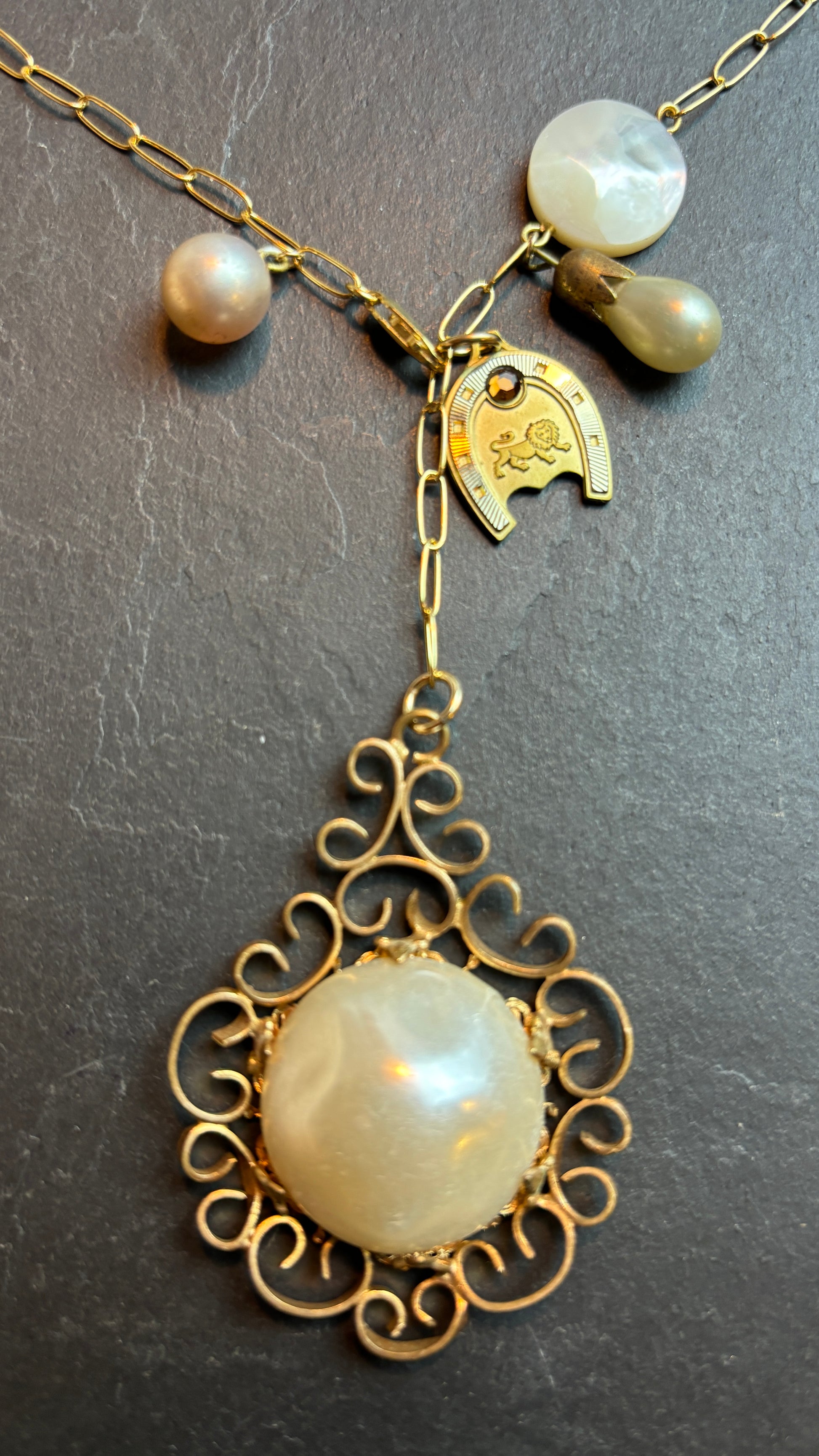 LION . Collier lasso perles - blissparis