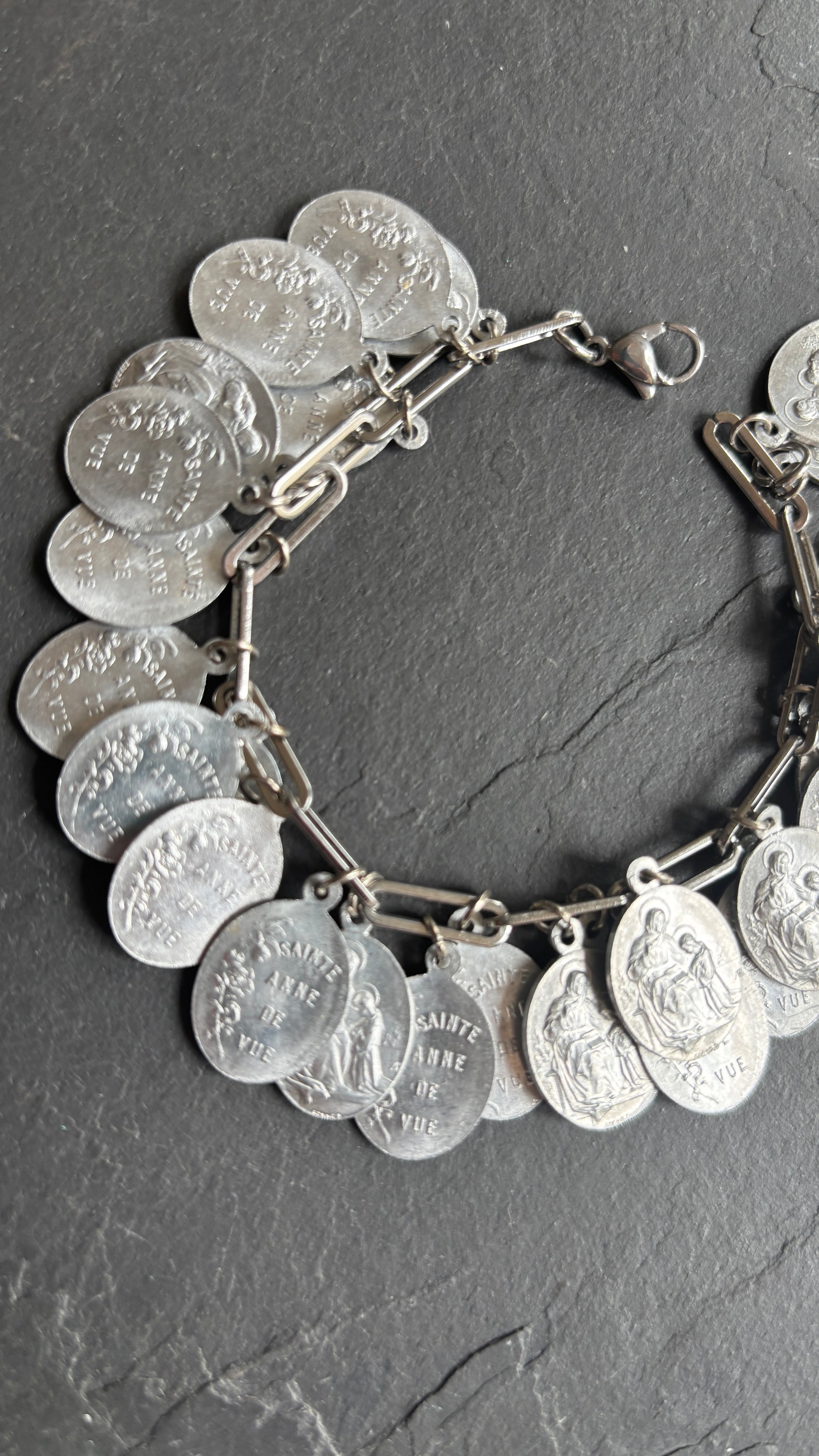 Bracelet en médailles de Sainte Anne - blissparis