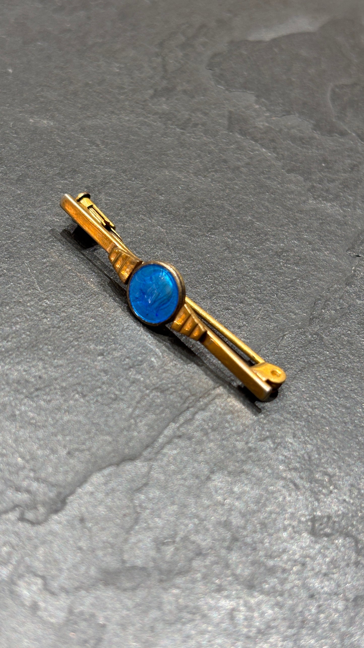 Broche à la Vierge au Voile