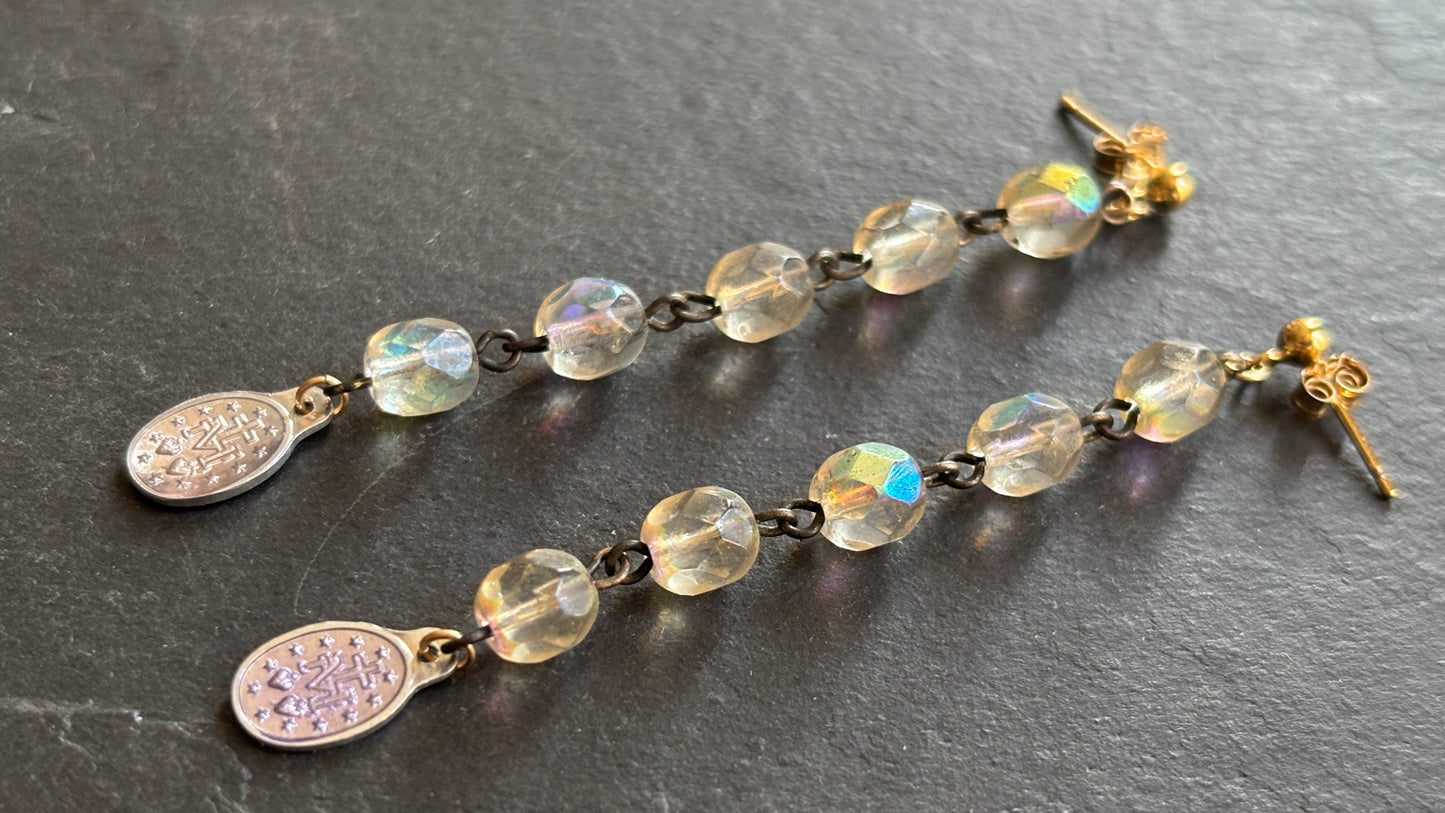 Pendants en perles de verre et Médailles miraculeuses - blissparis