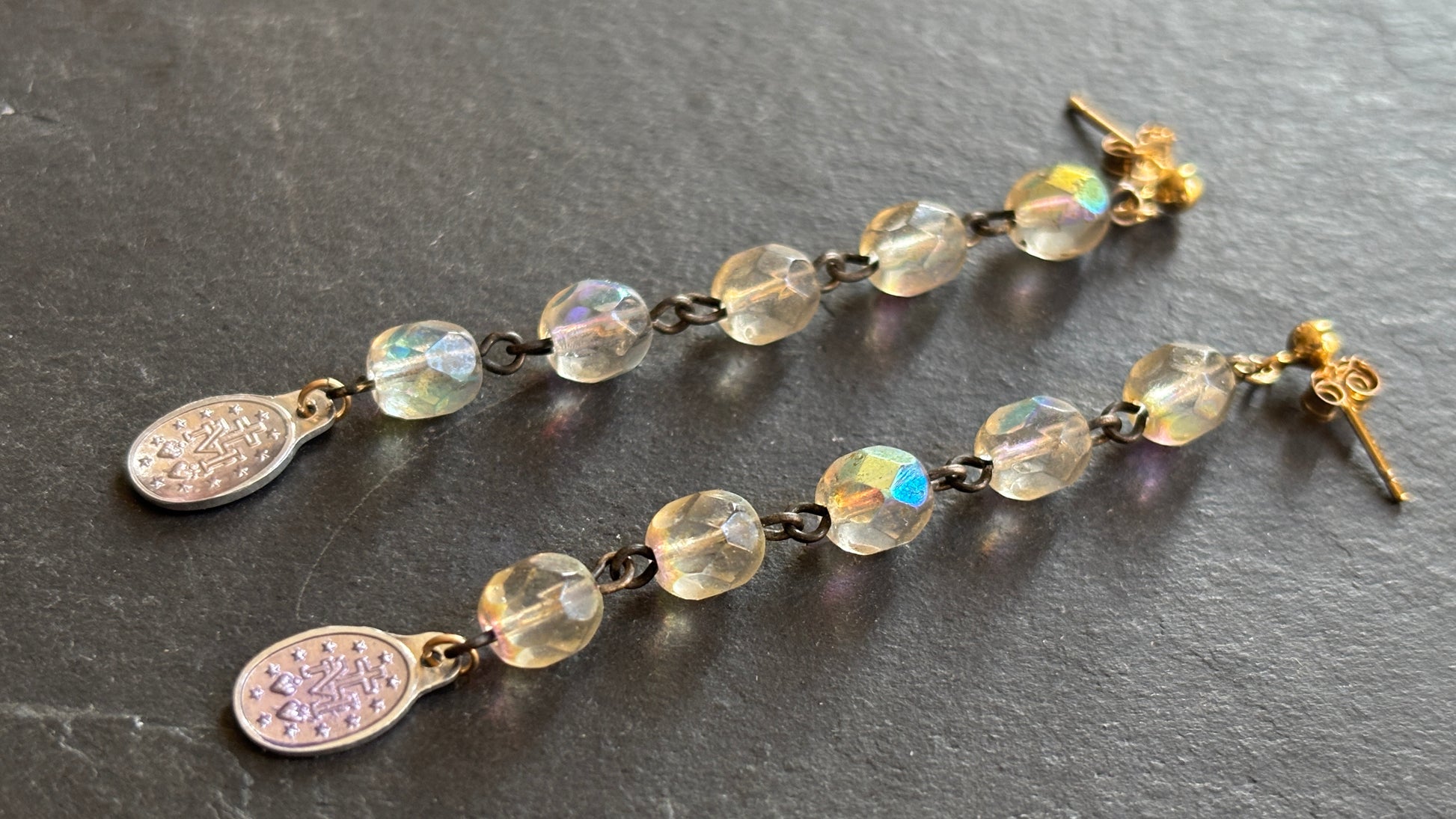 Pendants en perles de verre et Médailles miraculeuses - blissparis