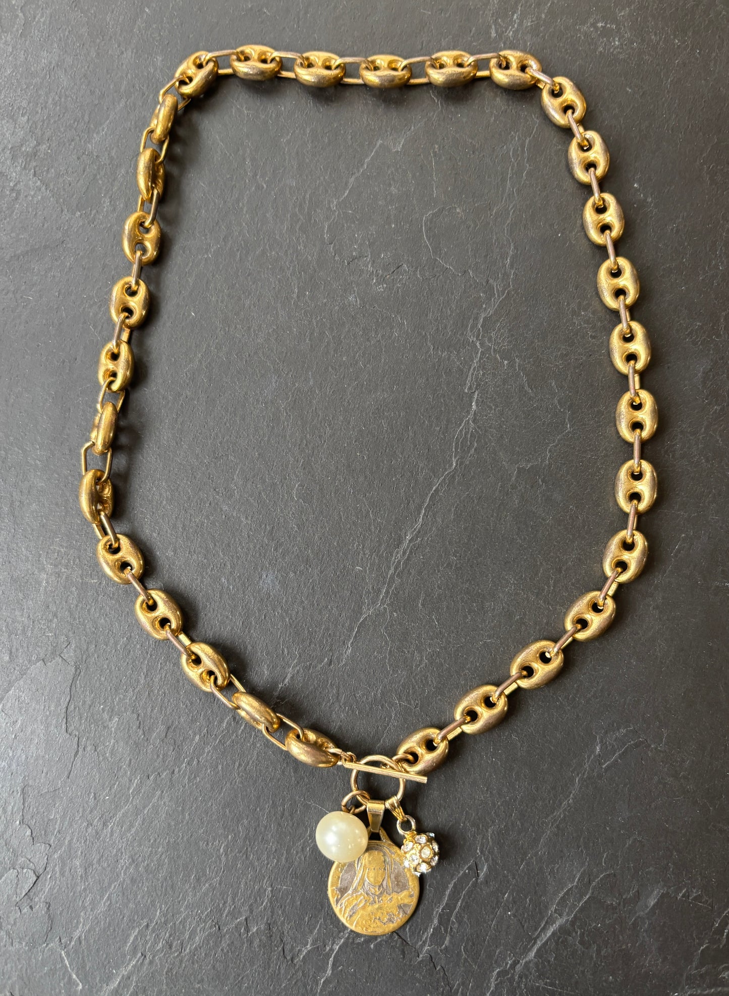 Collier court, maille grain de café et médailles - blissparis