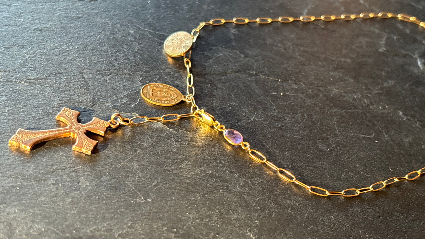 Collier lasso Croix ancienne, médailles et améthyste