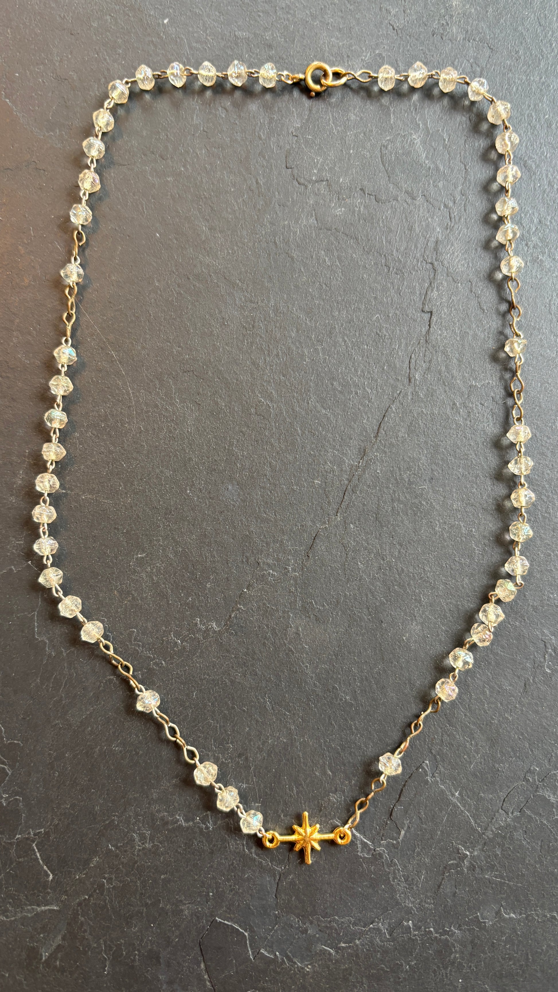 Collier chapelet en perles de verre et étoile - blissparis