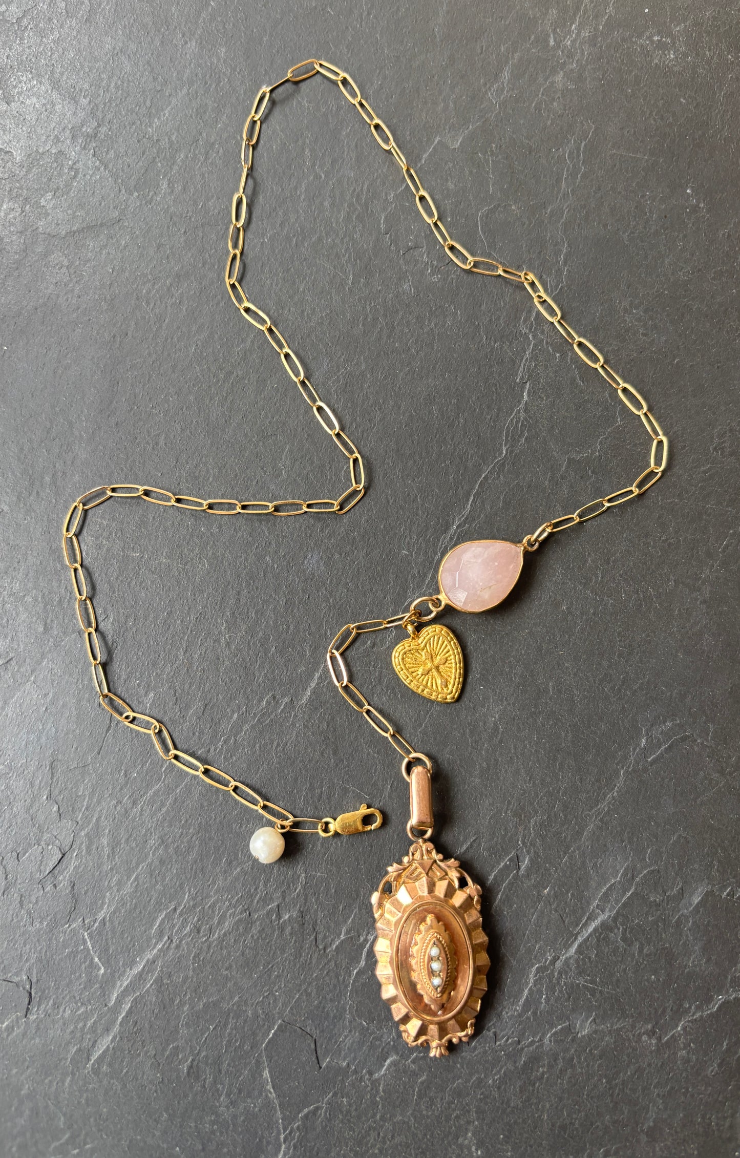 Collier lasso pendentif à secret et quartz rose - blissparis