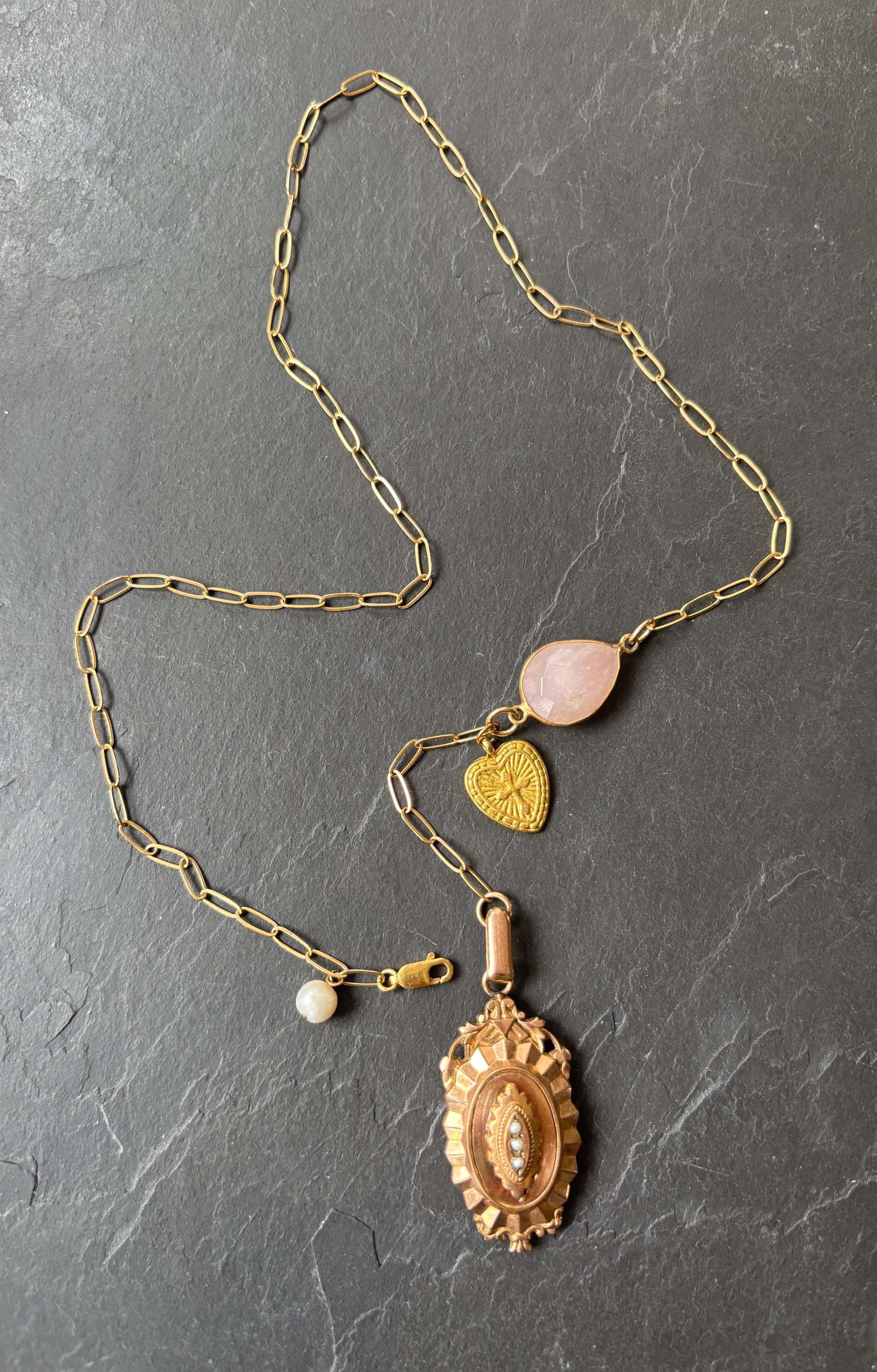 Collier lasso pendentif à secret et quartz rose - blissparis