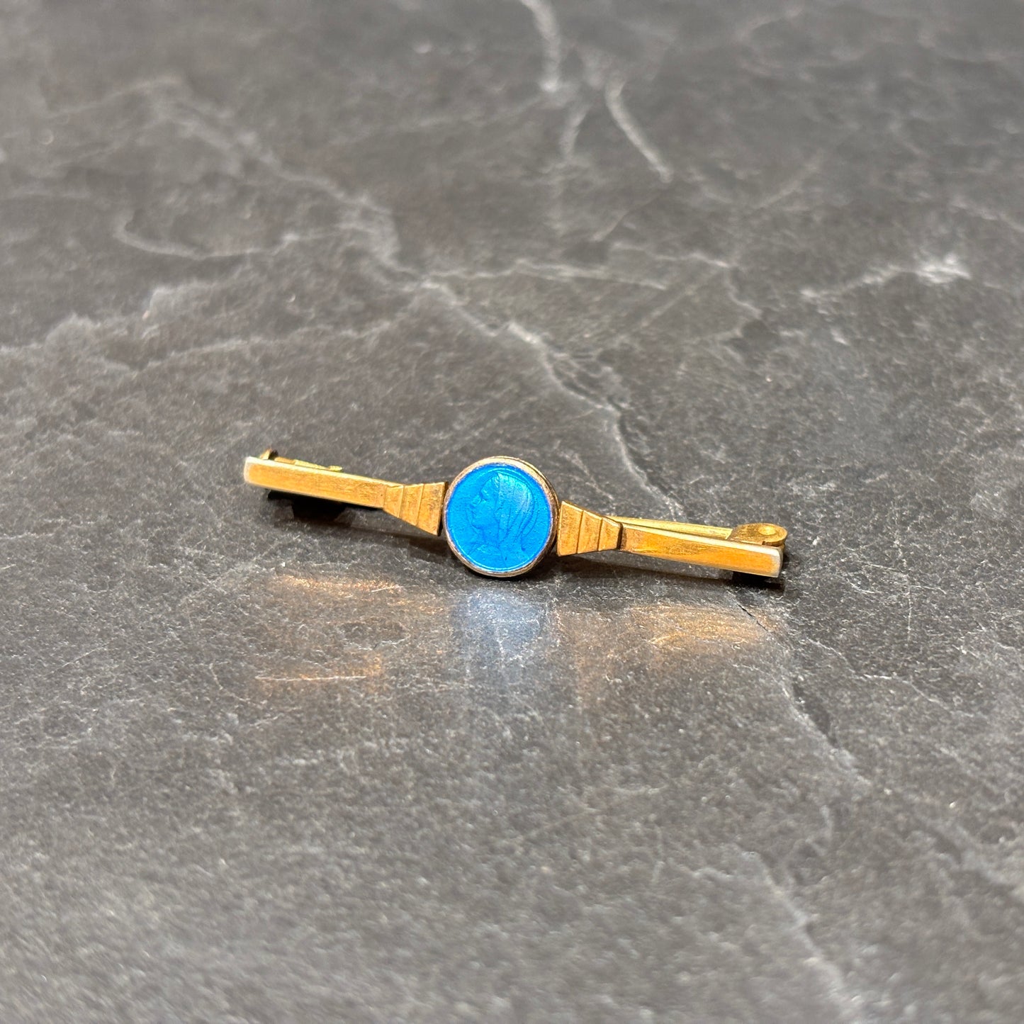 Broche à la Vierge au Voile