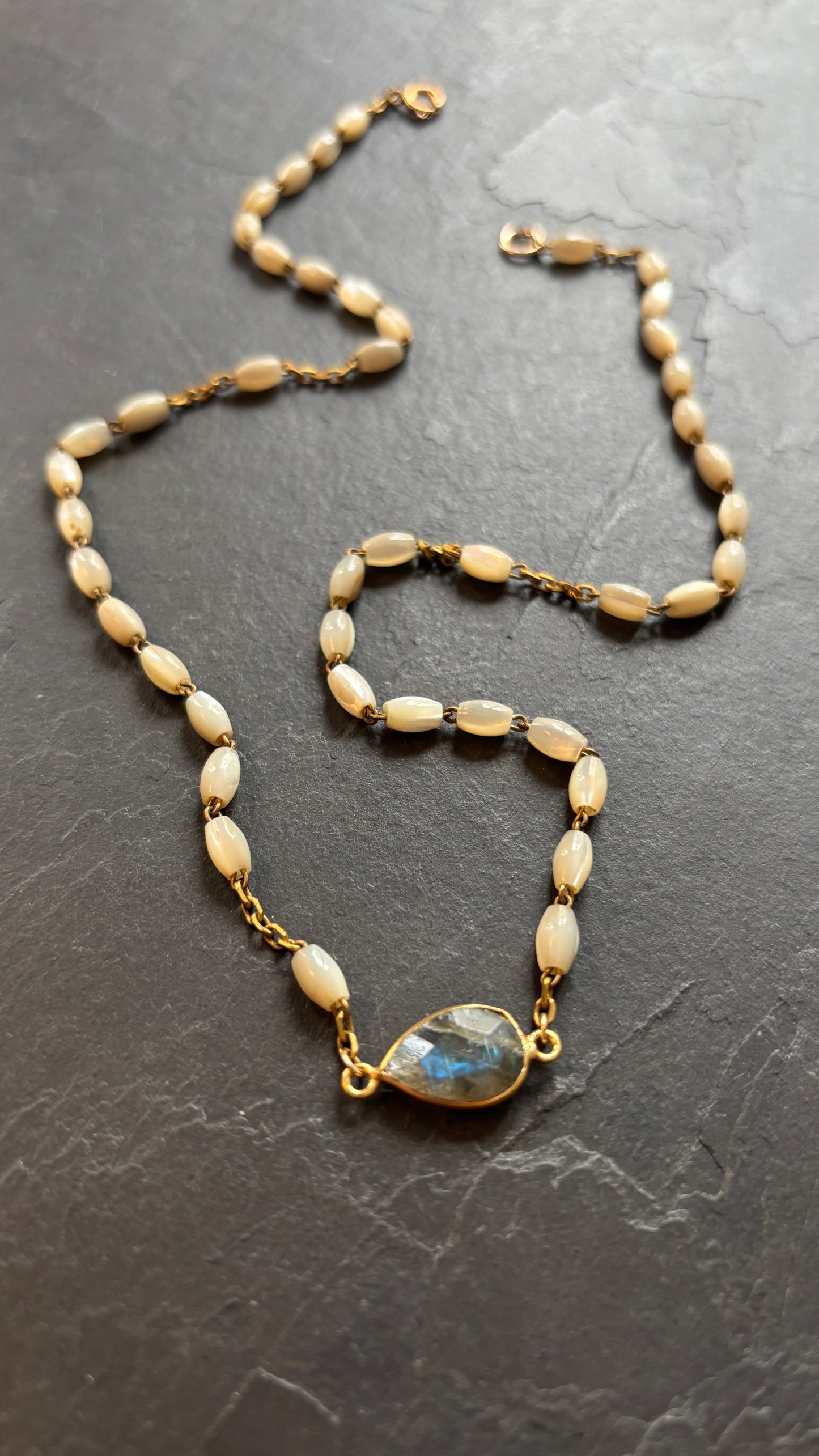 Coller chapelet de nacre et labradorite - blissparis