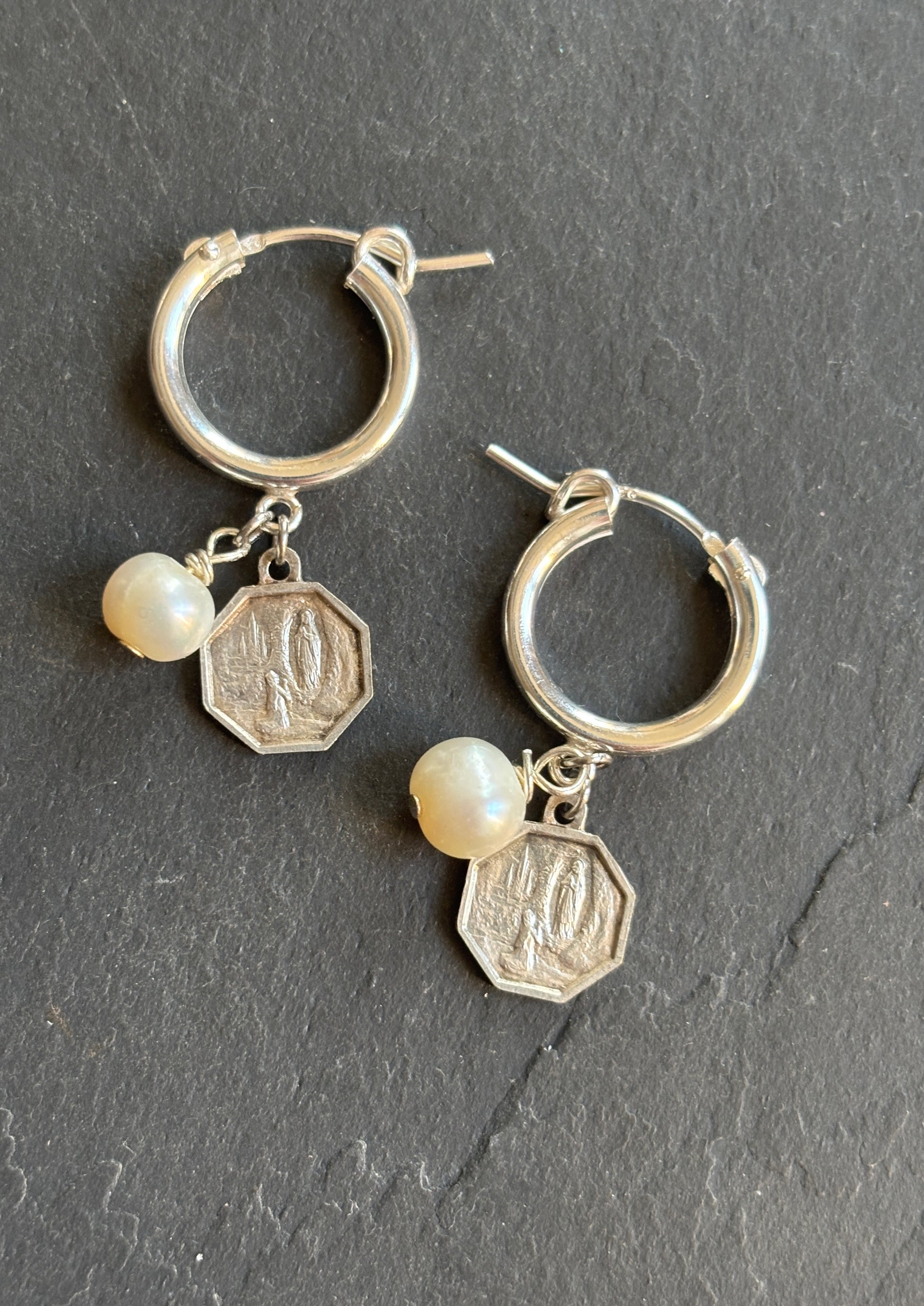 Mini créoles argent , perles et médailles - blissparis