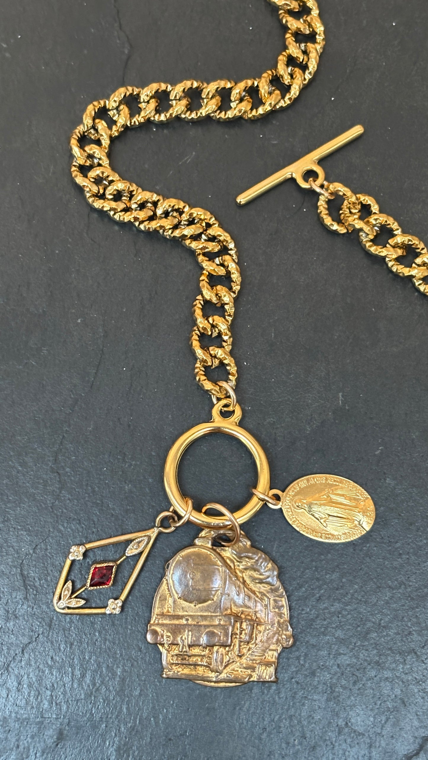 Collier chaîne diamantée , médaille des Chemins de Fer et Médaille Miraculeuse