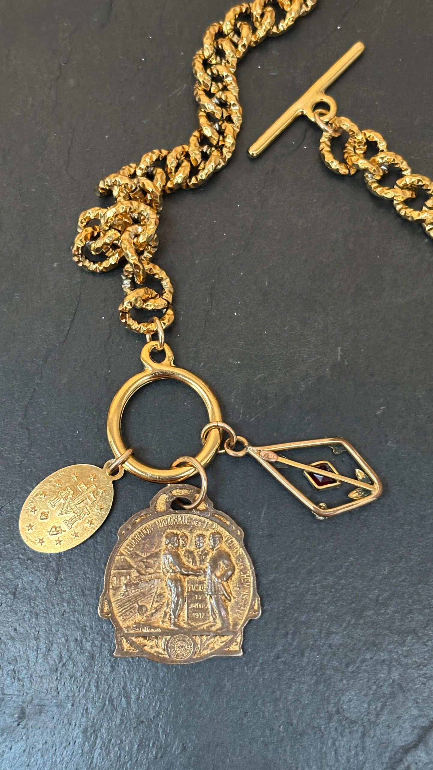 Collier chaîne diamantée , médaille des Chemins de Fer et Médaille Miraculeuse