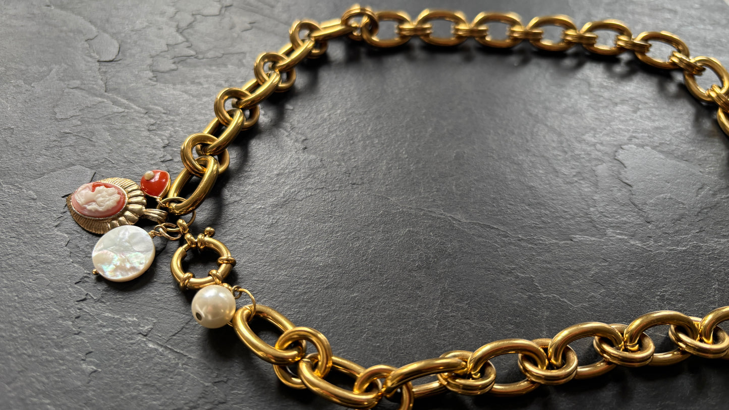 Collier grosse maille, nacre et camée