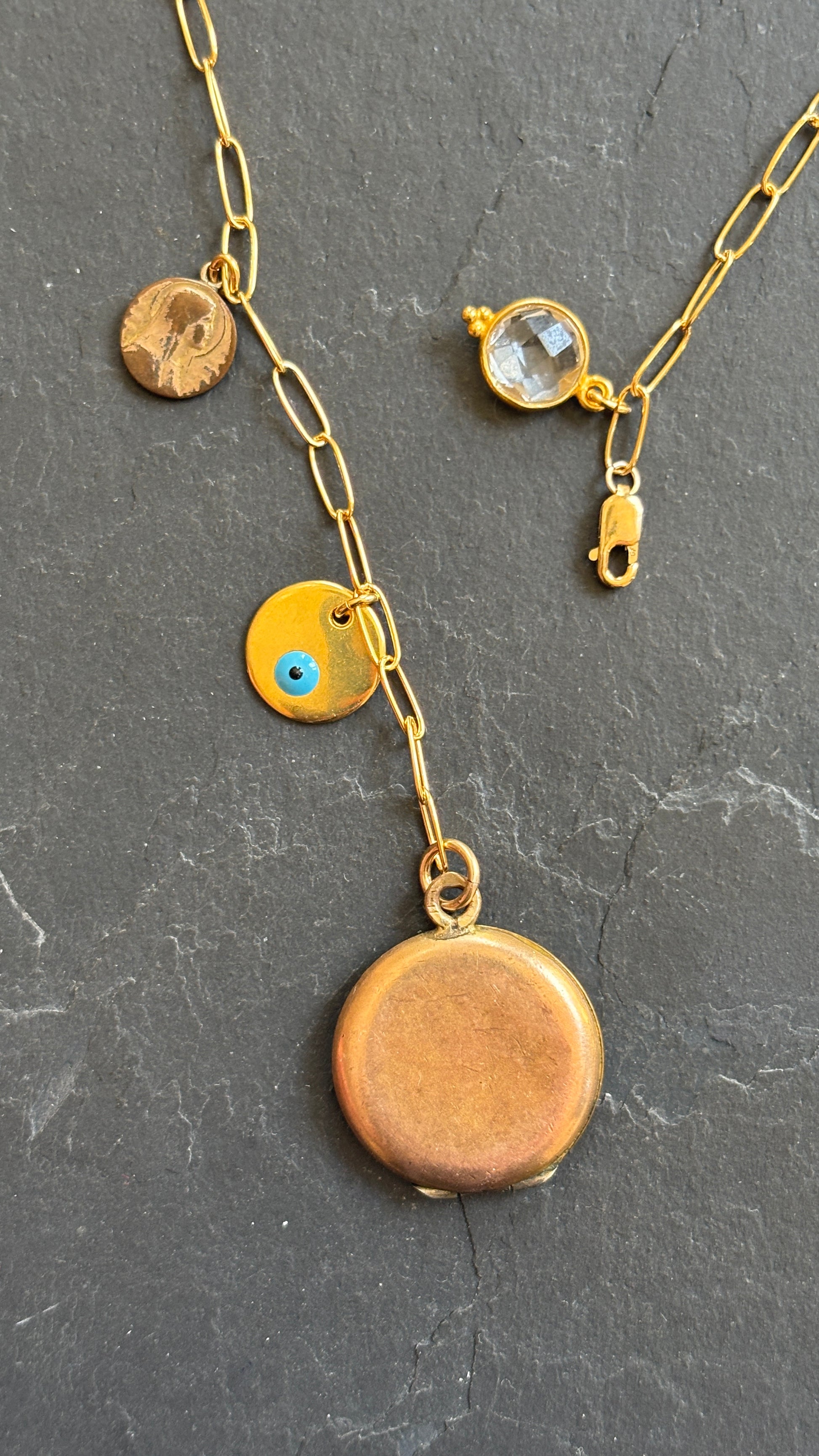 Collier lasso, cristal de roche et médaillon à secret ancien - blissparis