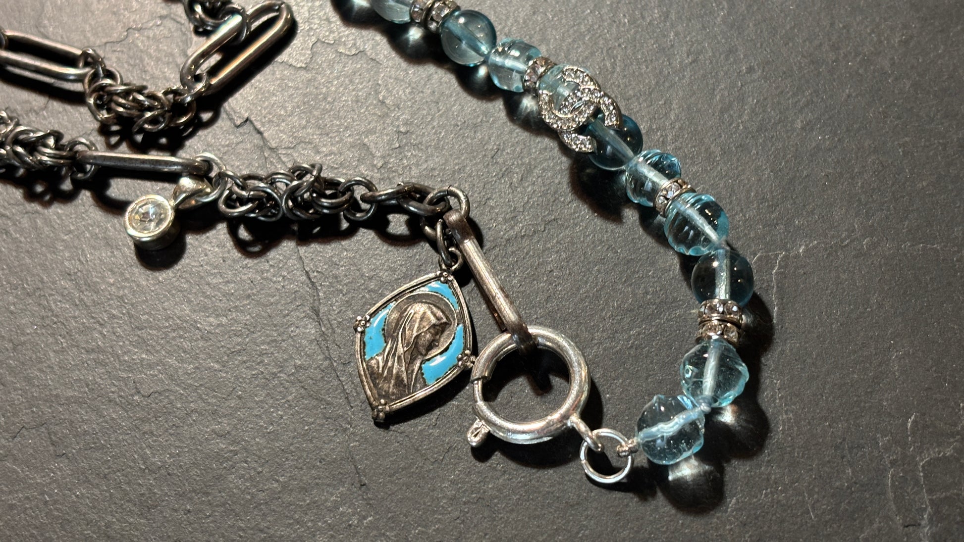 Collier chaîne de montre ancienne en acier, perles de verre et strass - blissparis
