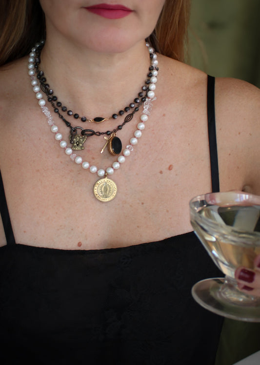 Collier chaîne de montre, cadenas, croix et médaillon à secret - blissparis