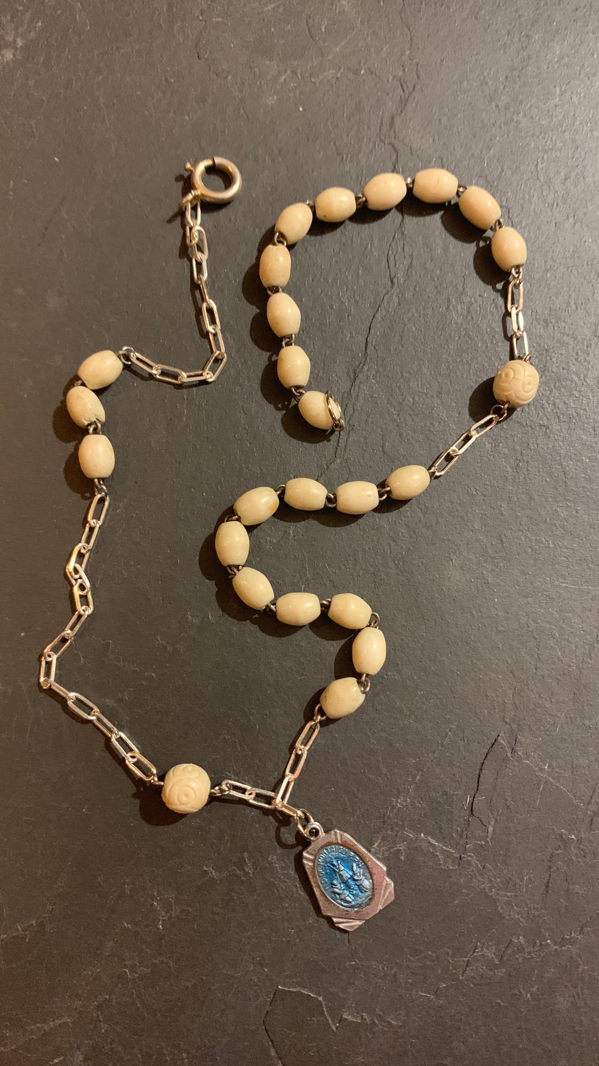 Collier chapelet en Bakélite - blissparis