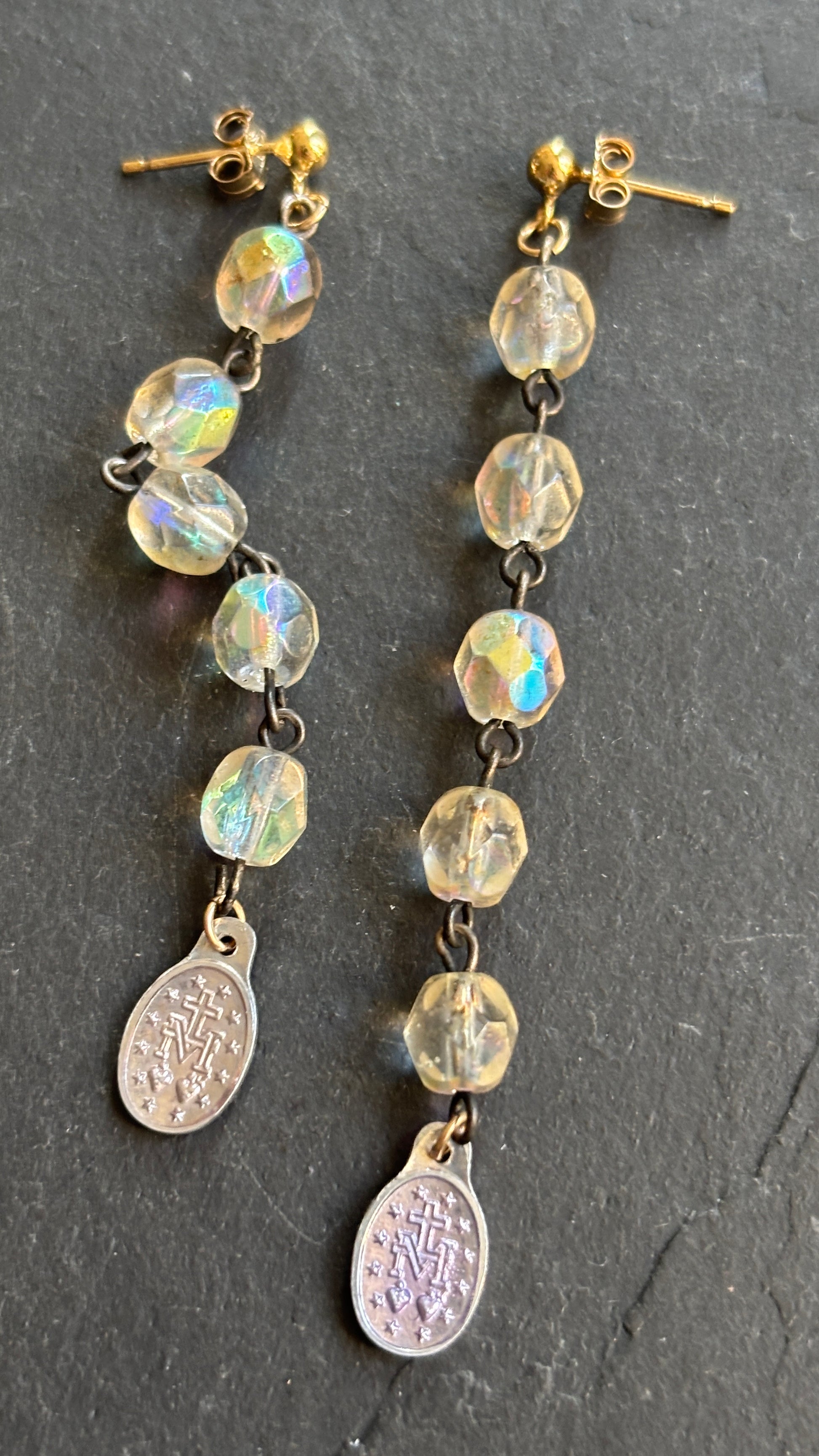 Pendants en perles de verre et Médailles miraculeuses - blissparis