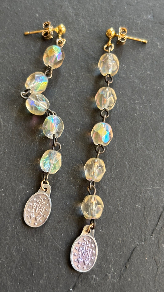 Pendants en perles de verre et Médailles miraculeuses - blissparis