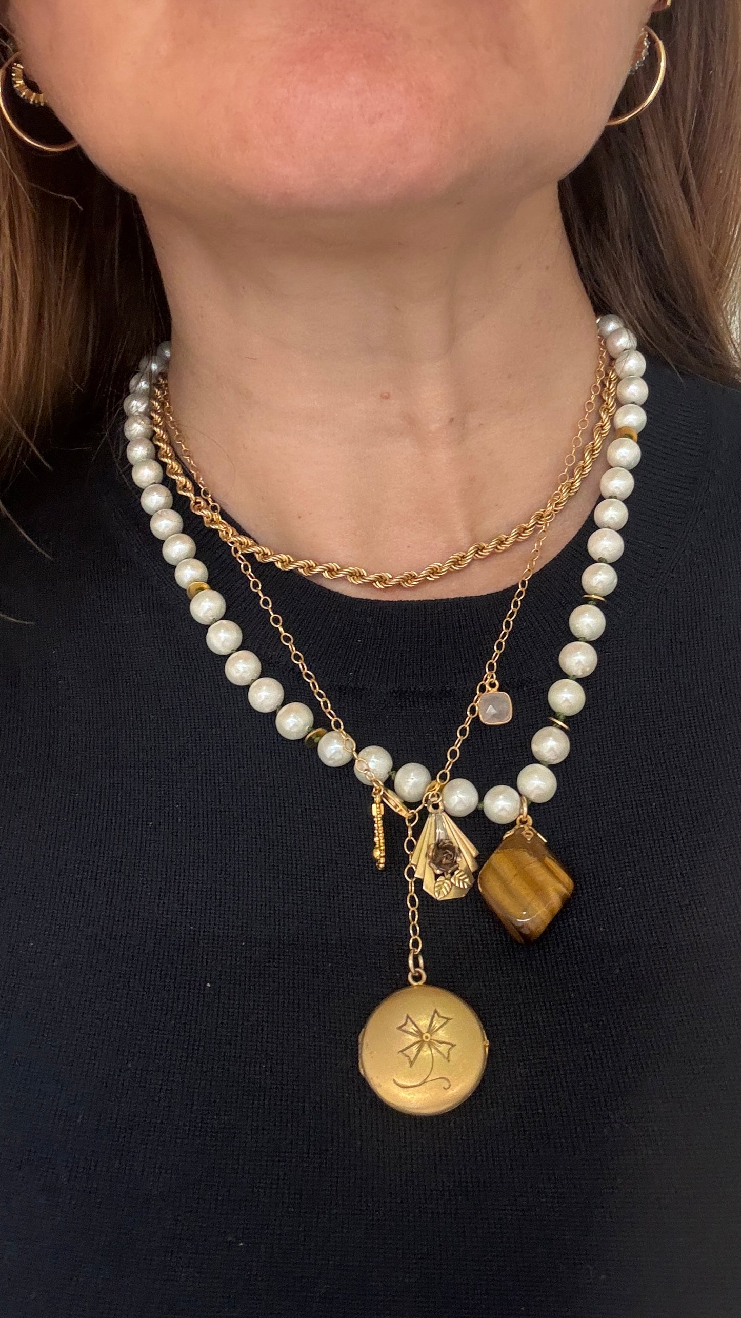 Collier de perles sur fil vert et Oeil de tigre