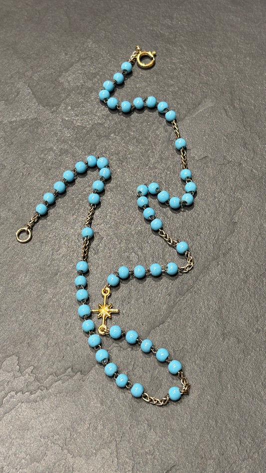 Collier chapelet turquoise et étoile plaquée or