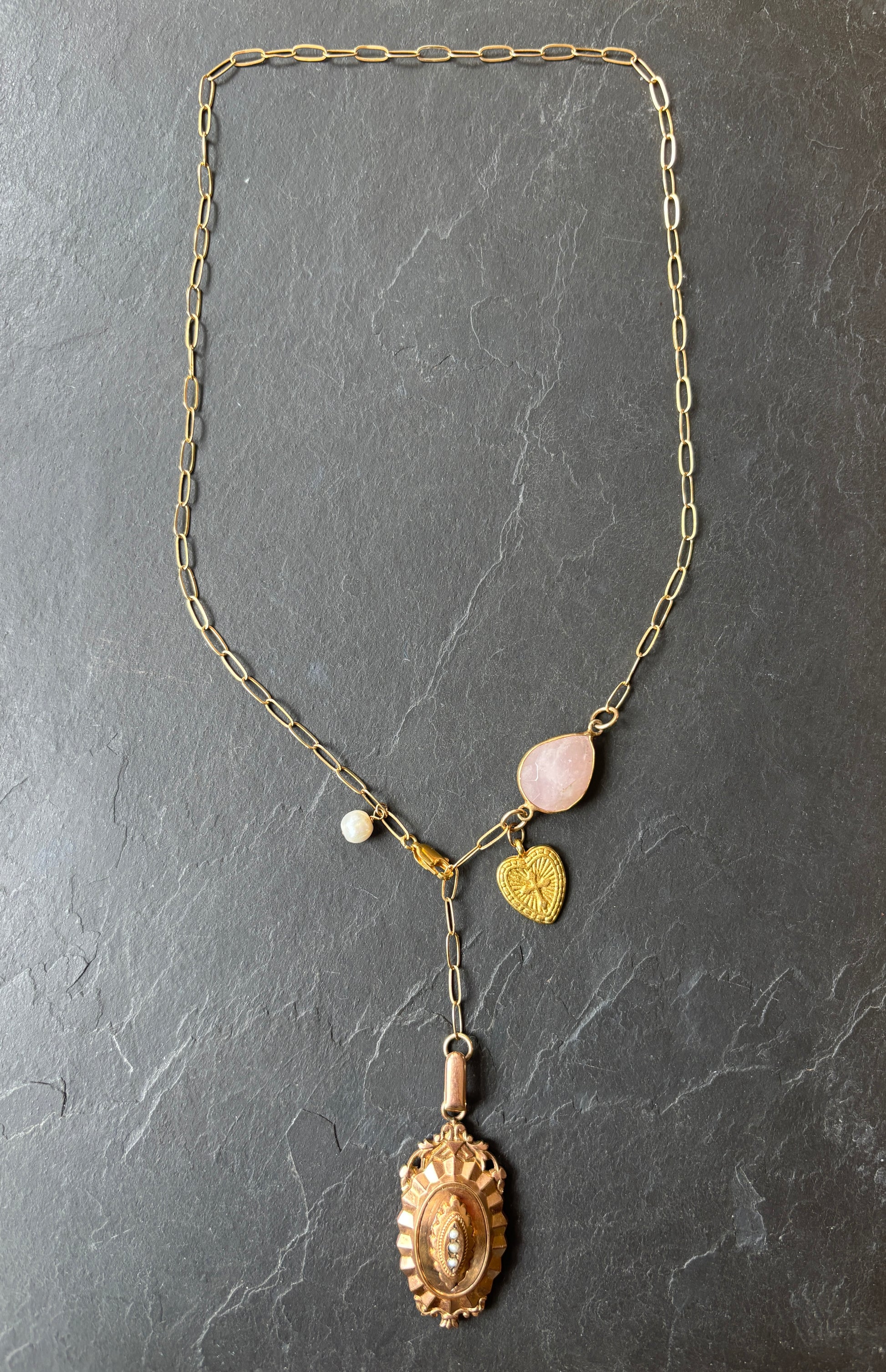 Collier lasso pendentif à secret et quartz rose - blissparis