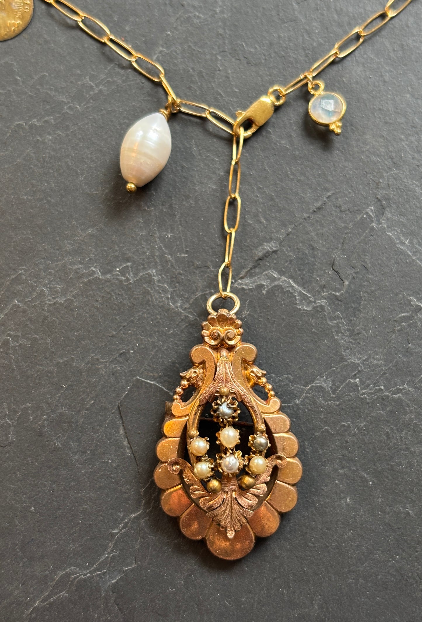 Collier lasso médaillon Napoléon III, perle et pierre de lune - blissparis