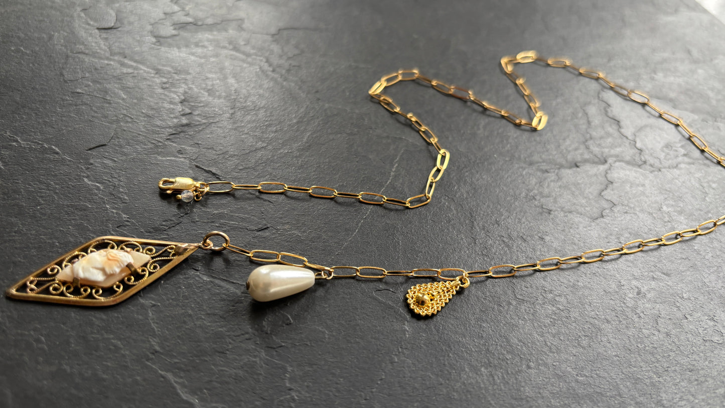 Collier lasso , Camee Art Deco et perle fantaisie
