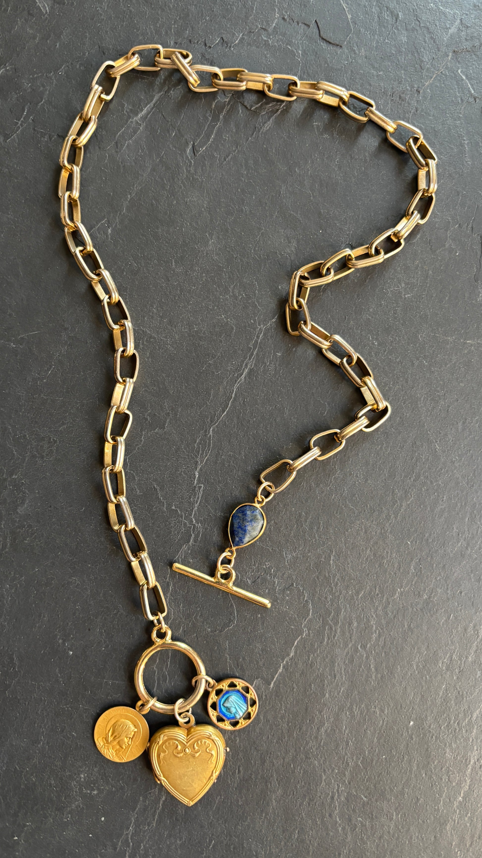 Collier chaîne 70s, cœur à secret et médailles - blissparis