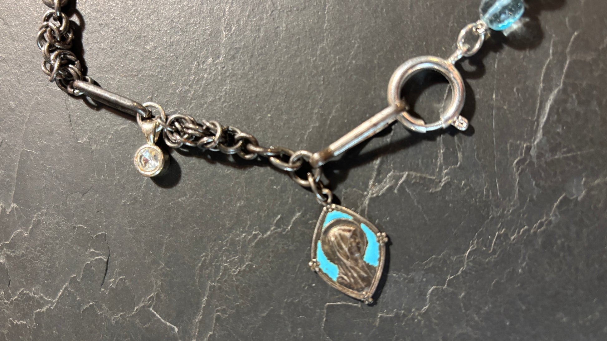 Collier chaîne de montre ancienne en acier, perles de verre et strass - blissparis