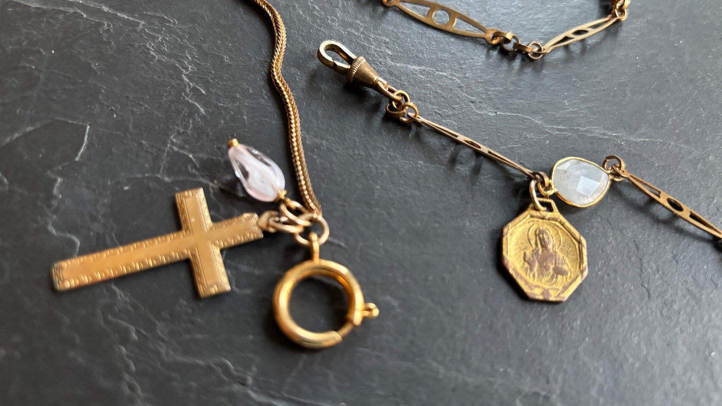 Collier chaîne de montre , croix et pierre de lune - blissparis