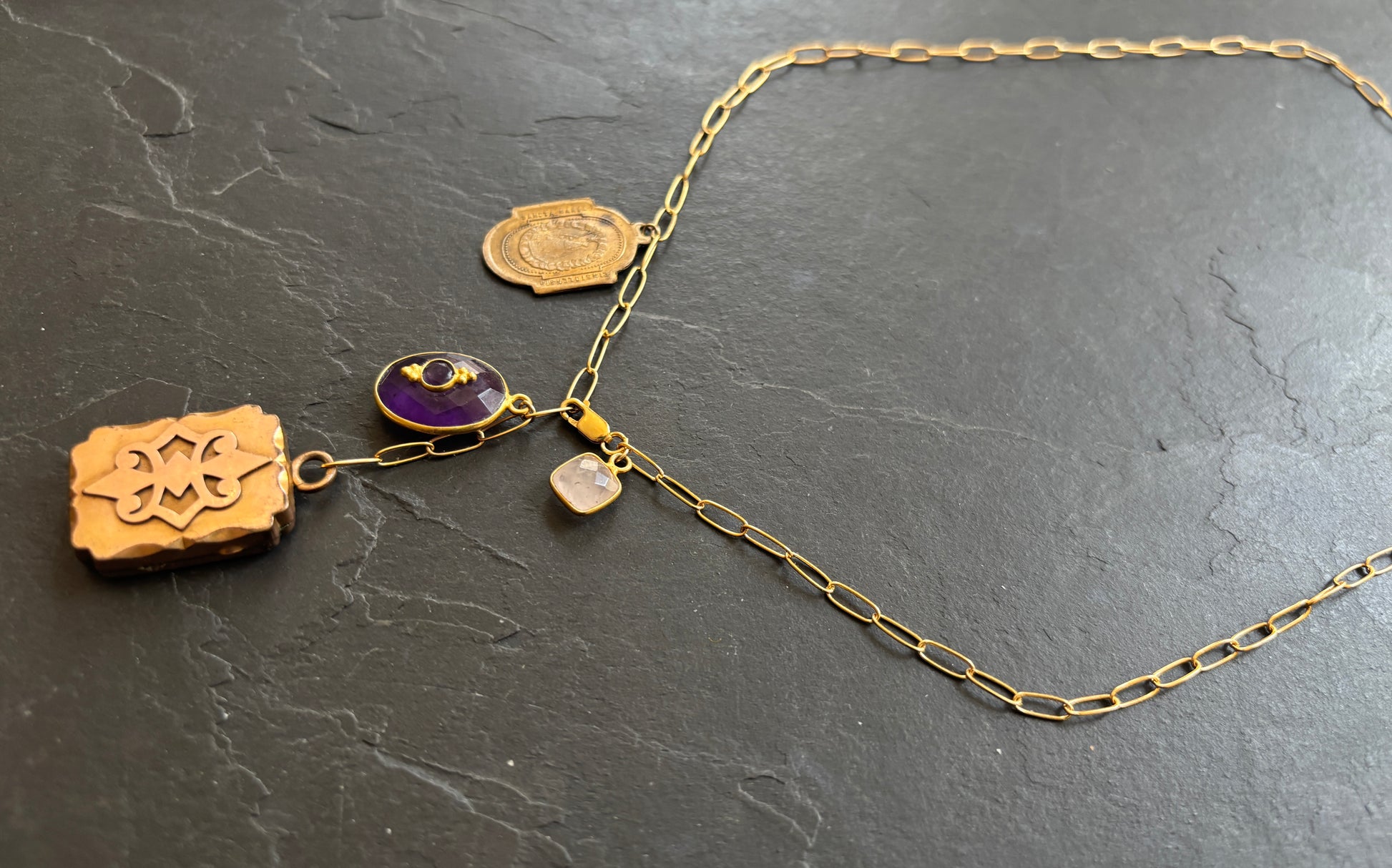Collier lasso , Améthyste et médaillon à secret ancien - blissparis
