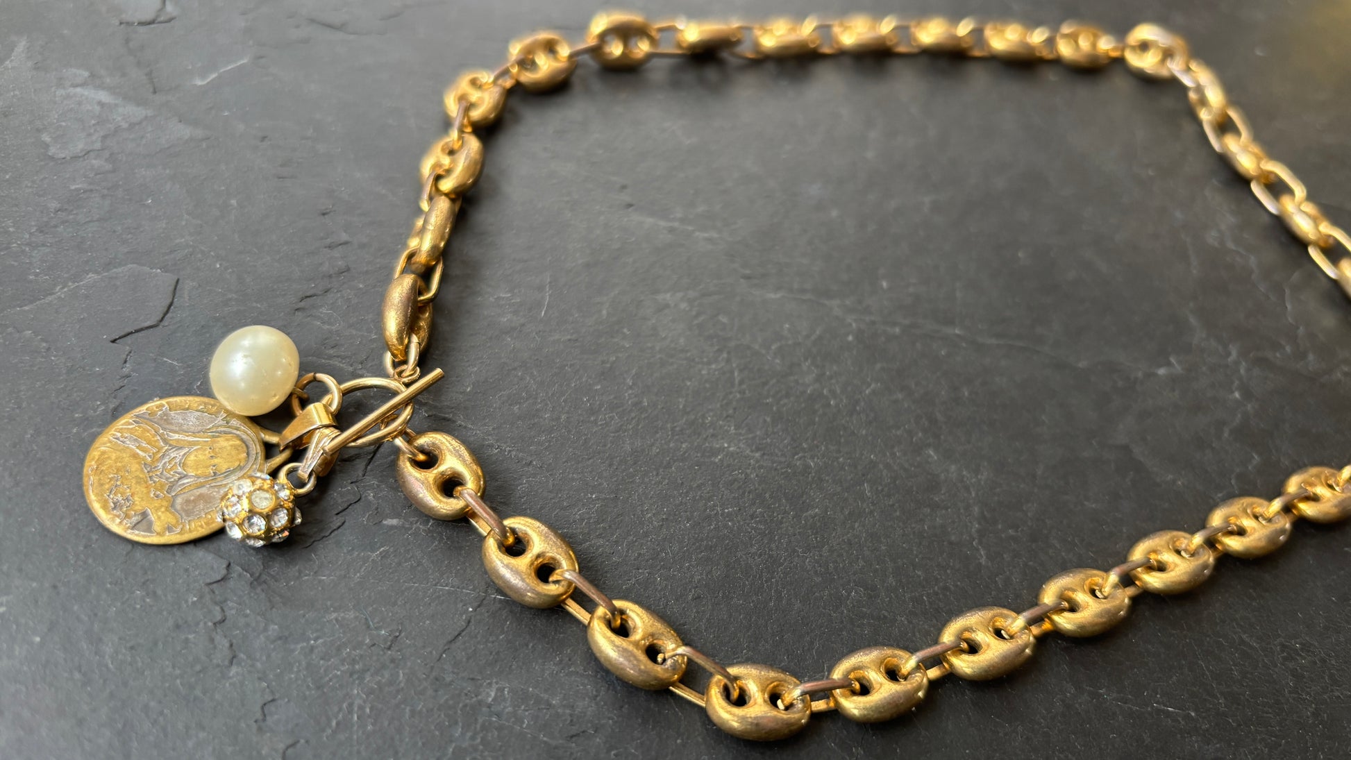 Collier court, maille grain de café et médailles - blissparis