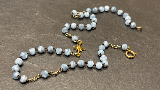 Collier chapelet bleu pale et étoile plaquée or