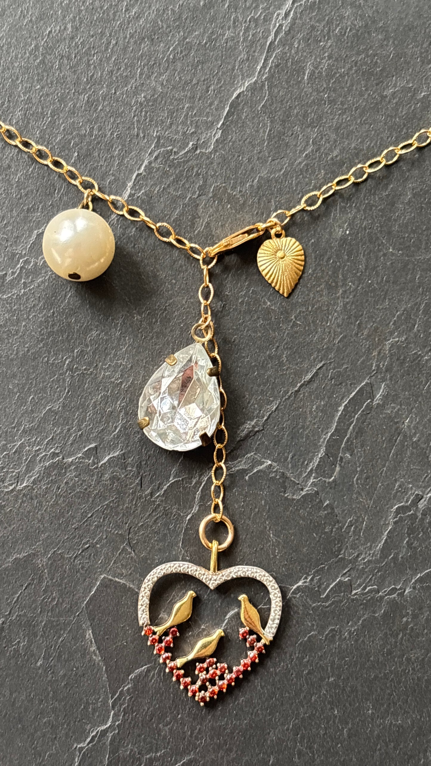 Collier lasso, cœur et oiseaux en strass