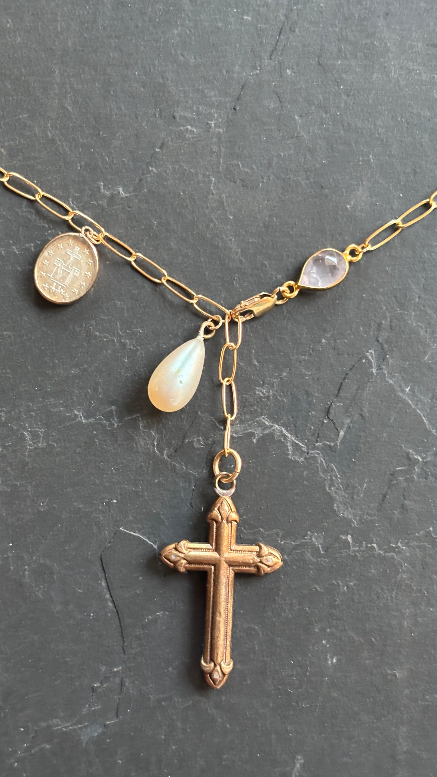 Collier lasso, croix, perle et médaille miraculeuse - blissparis