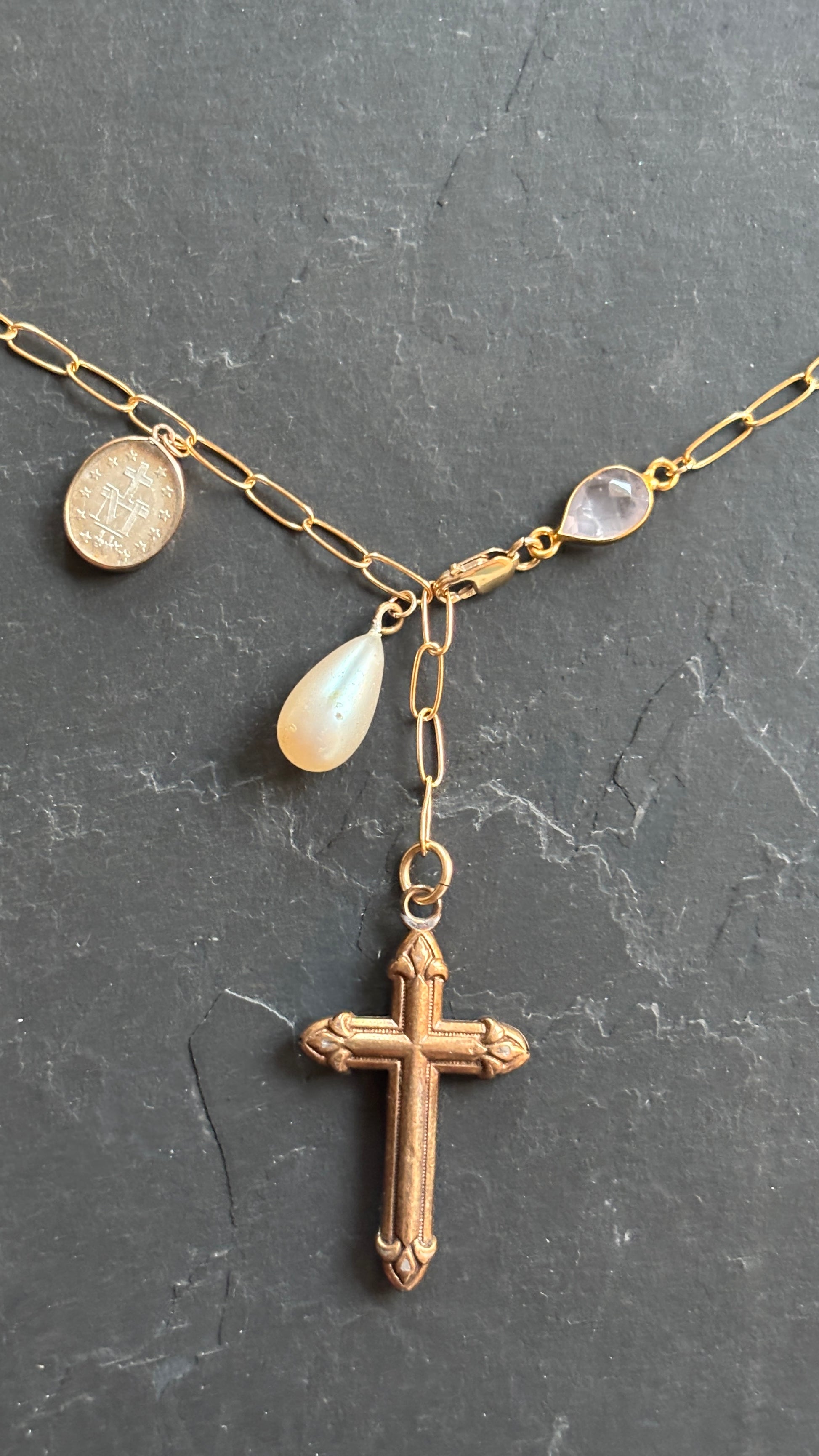 Collier lasso, croix, perle et médaille miraculeuse - blissparis