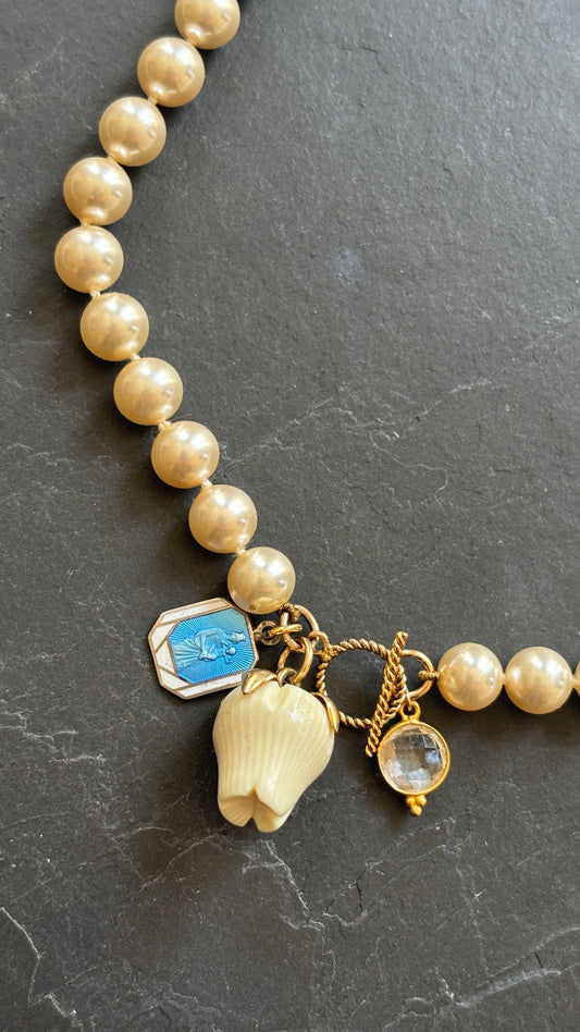 Collier de perles vintage , médaille, rose et cristal de roche - blissparis