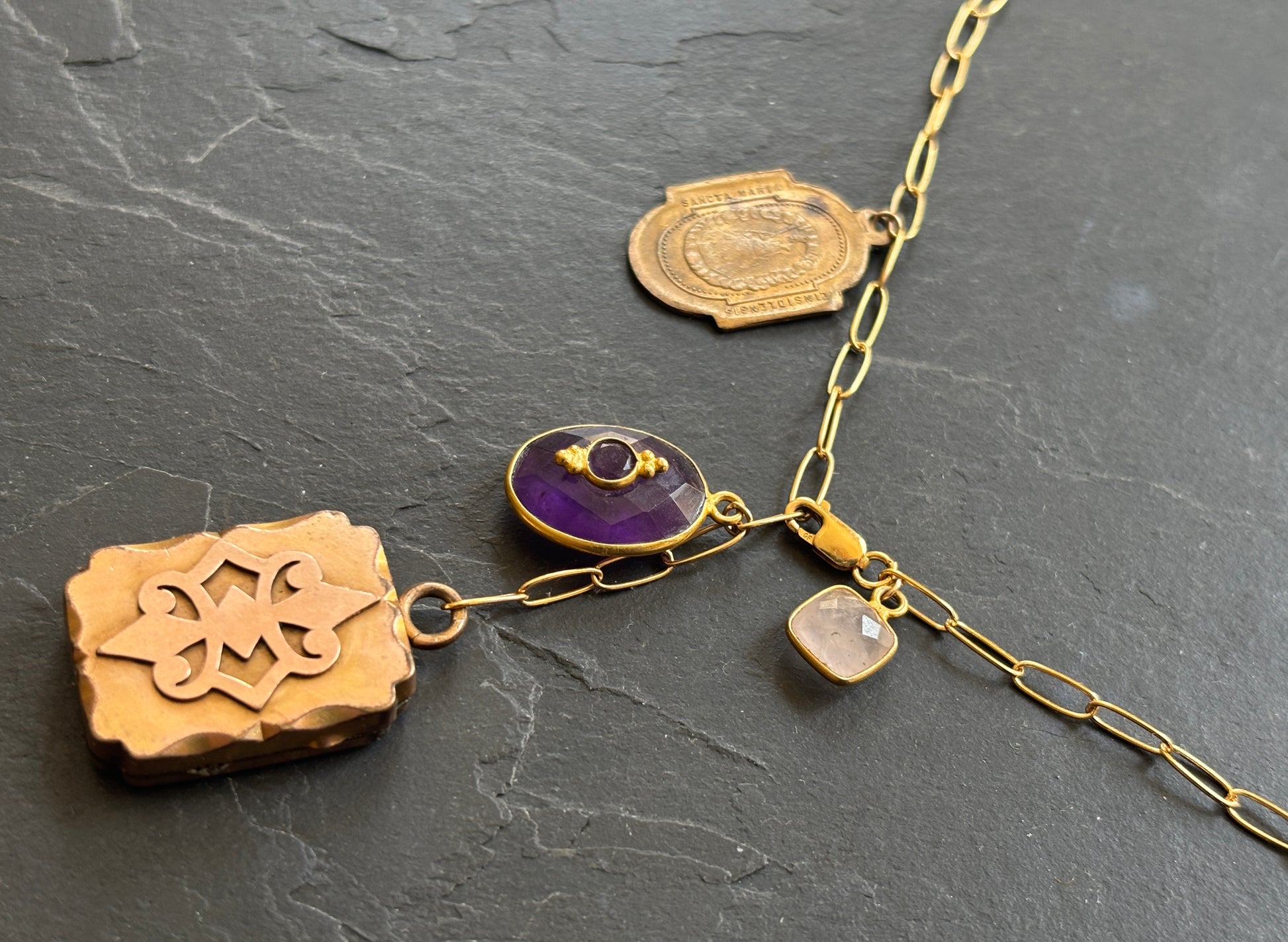 Collier lasso , Améthyste et médaillon à secret ancien - blissparis