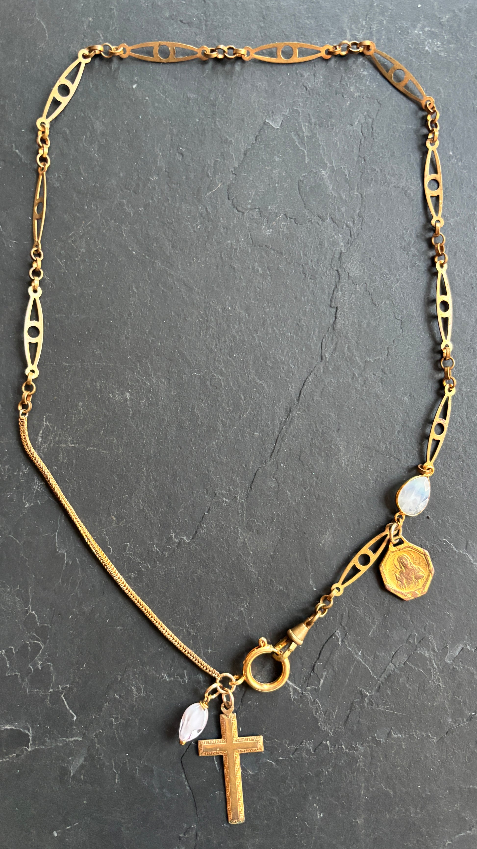 Collier chaîne de montre , croix et pierre de lune - blissparis