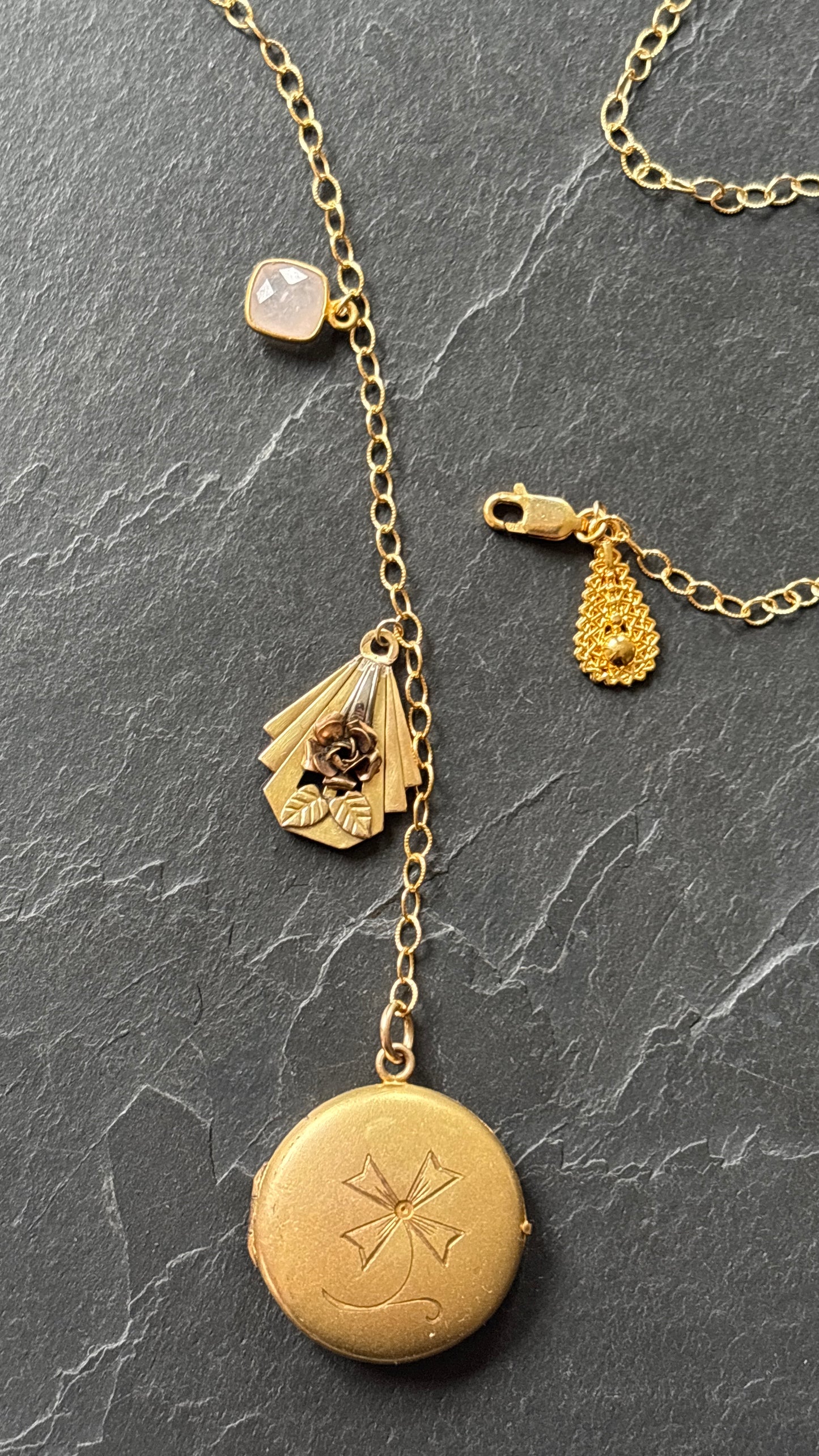 Collier lasso, médaillon a secret et pendentif Art Deco