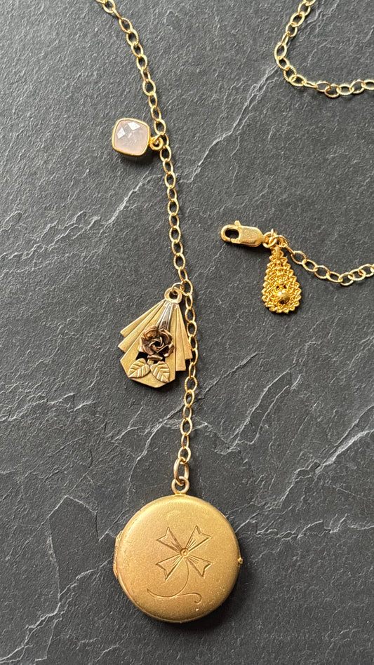 Collier lasso, médaillon a secret et pendentif Art Deco