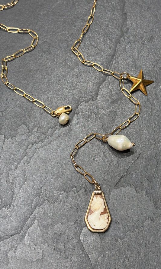 Collier lasso, Camee et perles