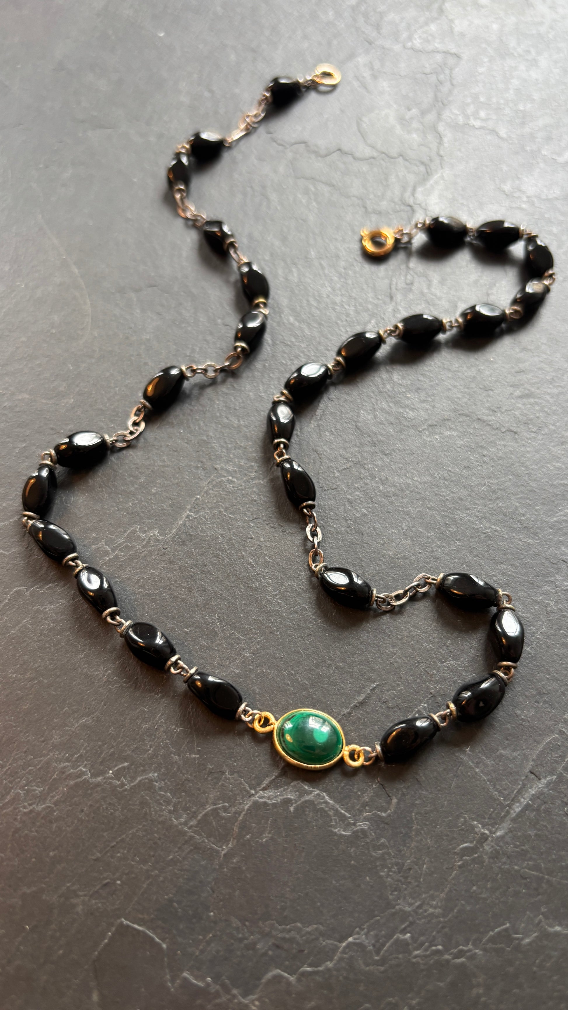 Collier chapelet noir et malachite - blissparis