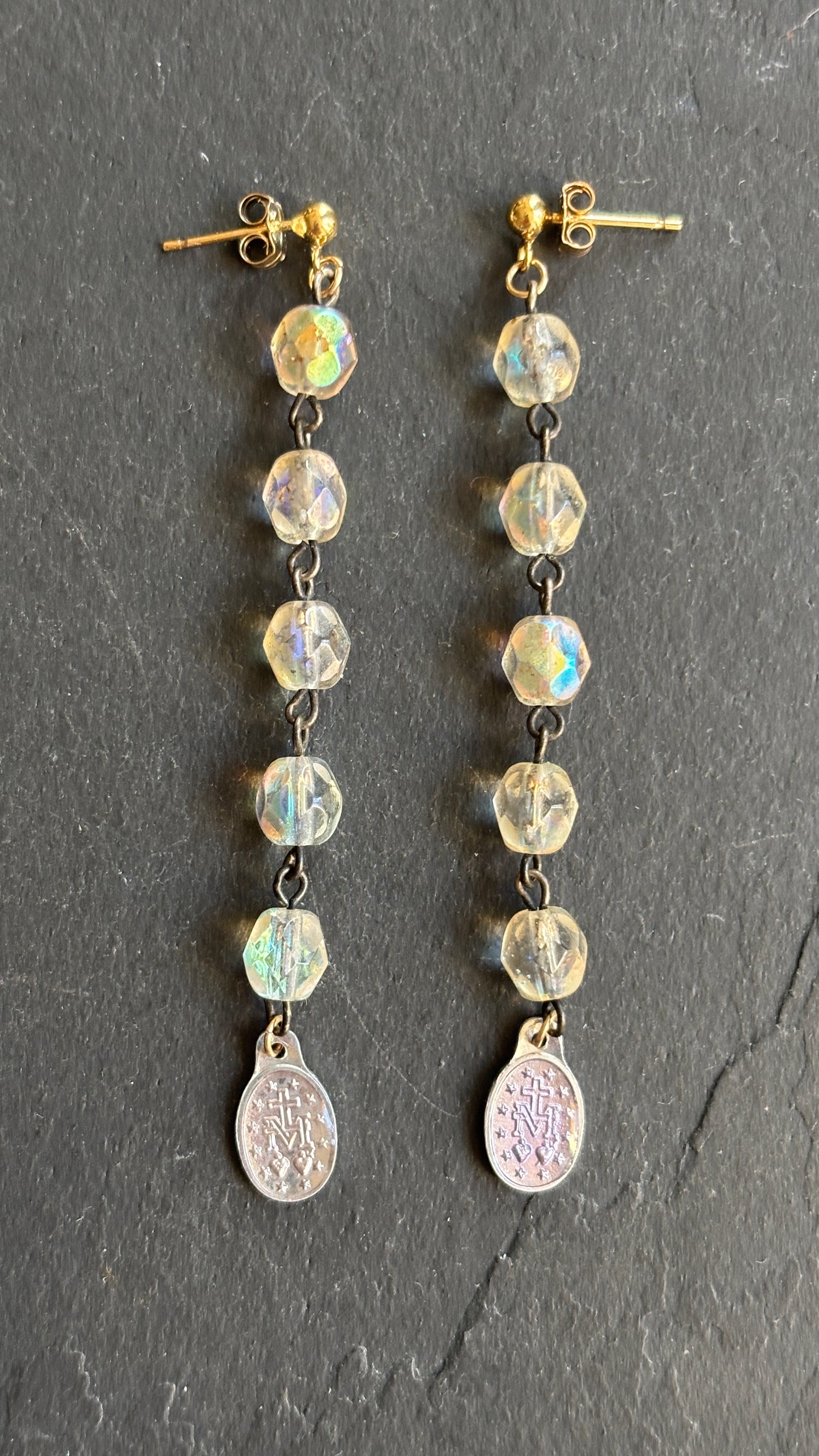 Pendants en perles de verre et Médailles miraculeuses - blissparis