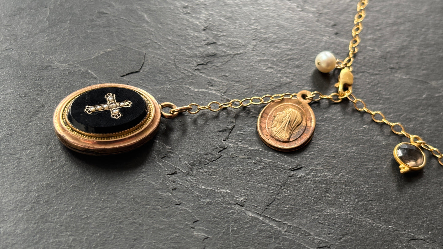 Collier lasso, médaillon Napoléon III, quartz et perle